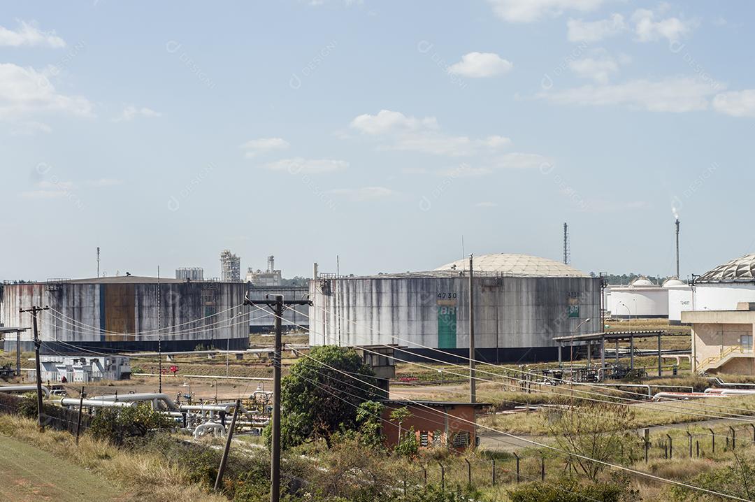 Petrobras paulinia-sp tanques de gasolina da petrobras e sistema fabril, visto de fora