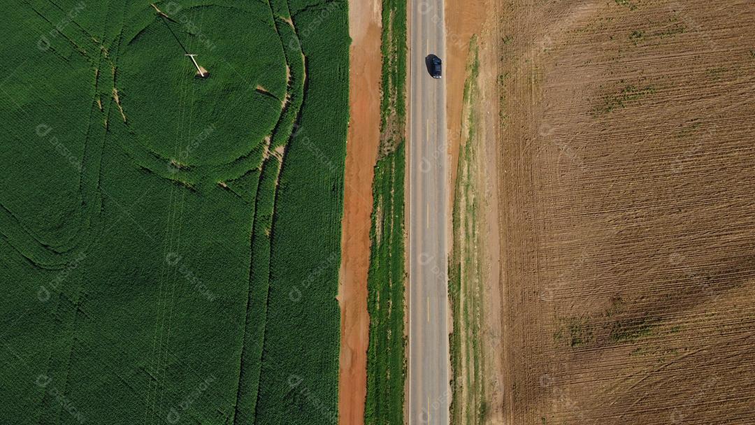 Linda vista aerea campo plantio agropecuaria paisagem céu nublado