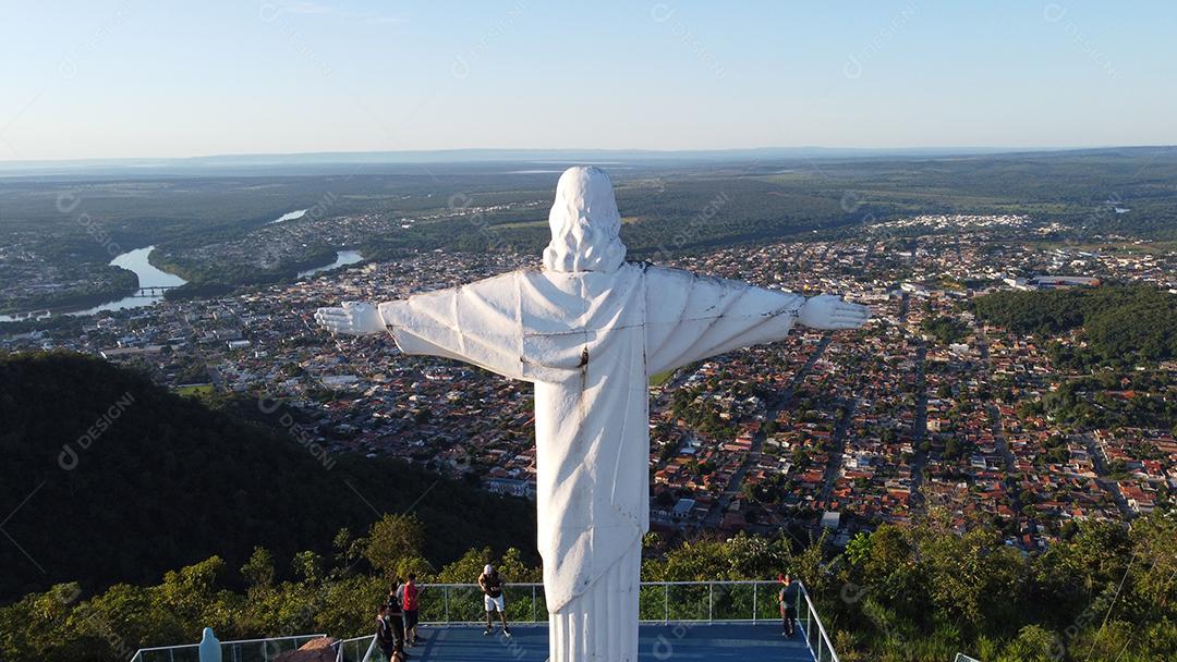 Estátua escultura cristo redentor vista aerea cidade