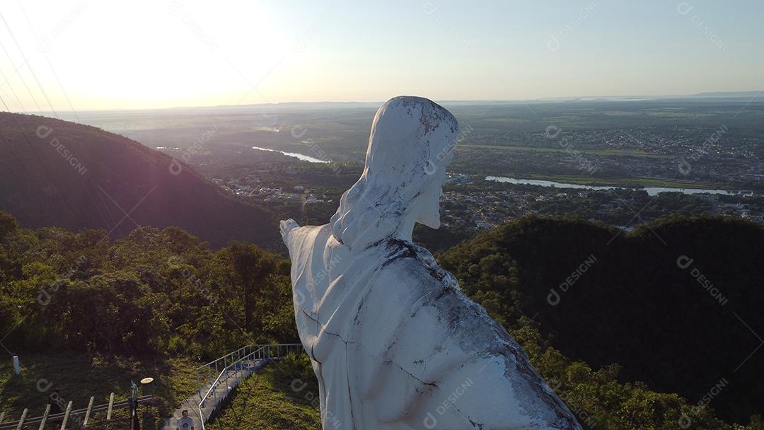 Estátua escultura cristo redentor vista aerea cidade