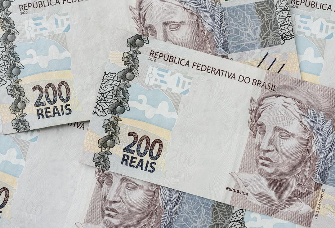 Um groud de duzentos reais brasileiros espalhados