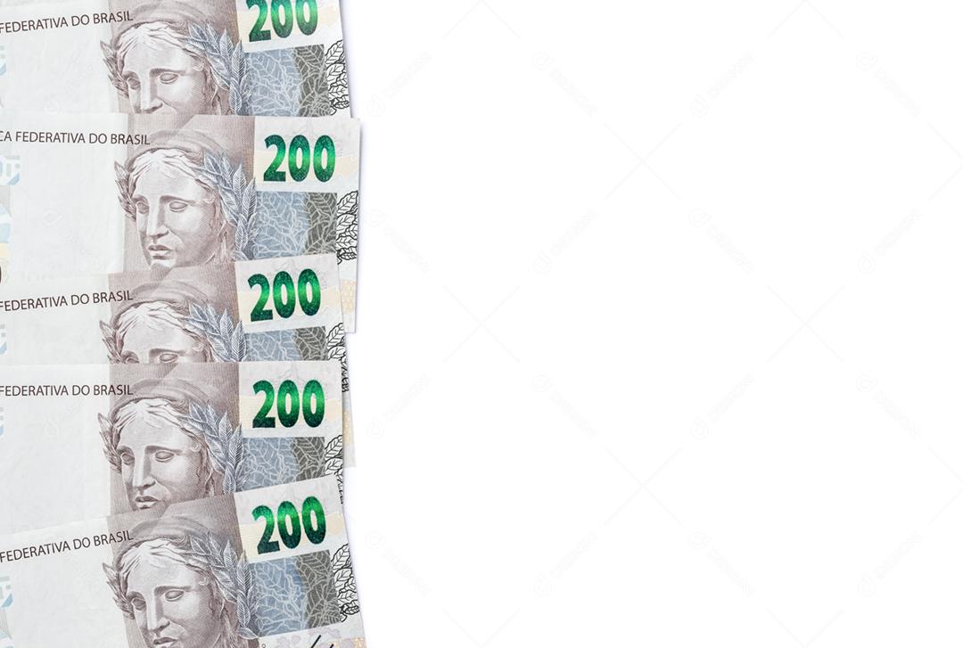 Um groud de duzentas notas reais brasileiras com espaço de cópia