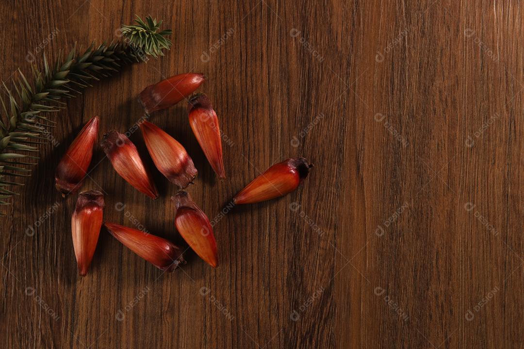 Sementes de araucária típicas usadas como condimento na culinária brasileira