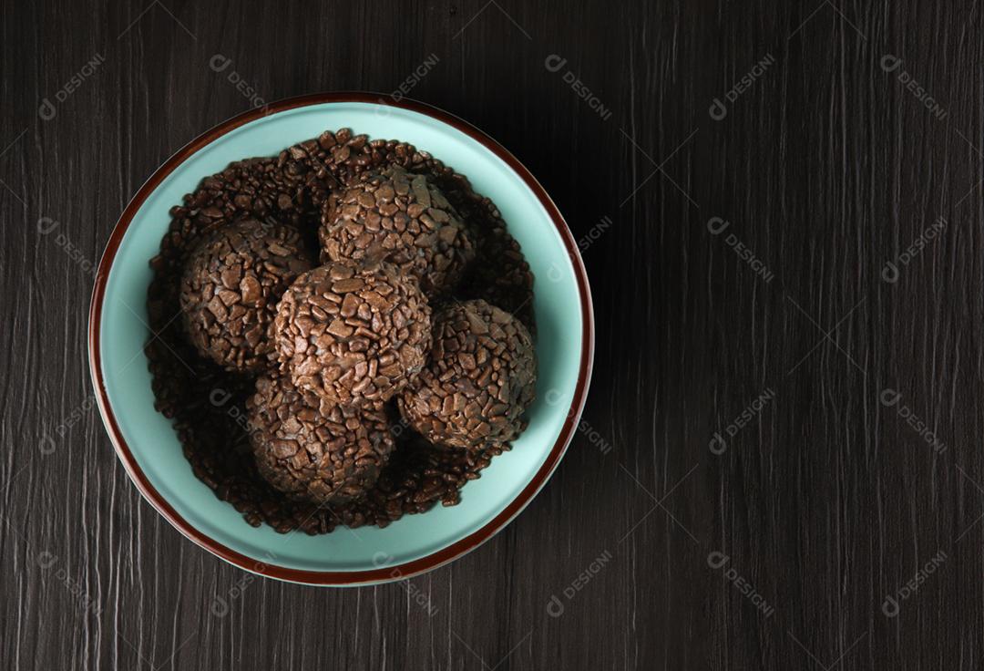 Brigadeiro - iguaria tradicional brasileira feita de condensado