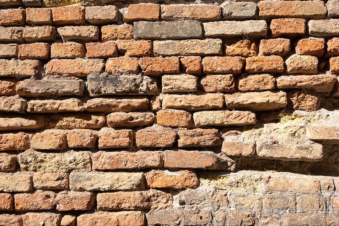 Antigo fundo de parede de tijolos romanos.