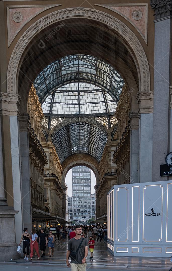 Vista do centro metropolitano da cidade de Milão.