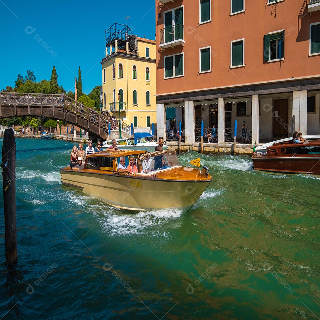 Vista do transporte de barco-táxi