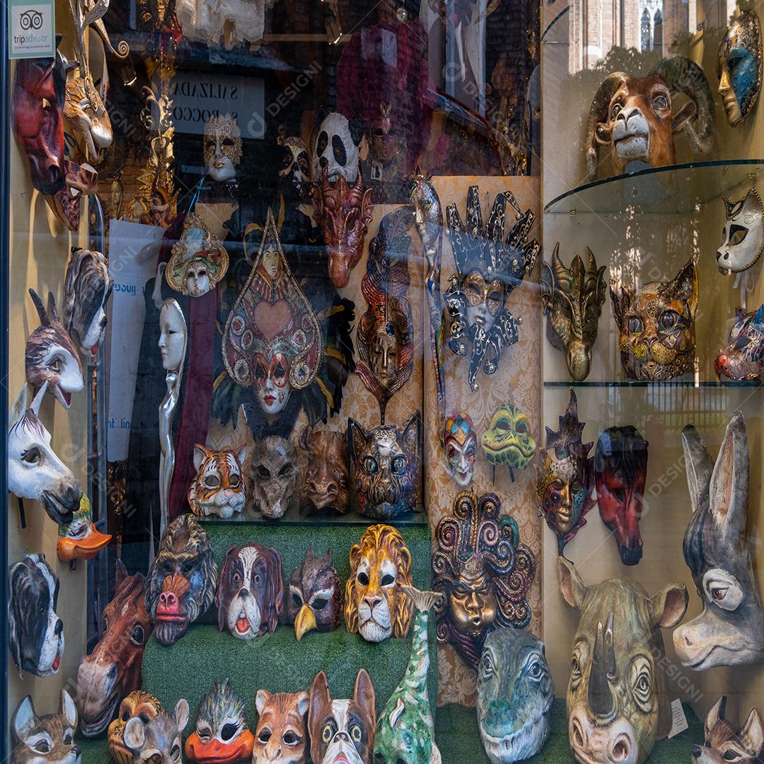 Vista do grupo de máscaras de carnaval de Veneza, Itália.
