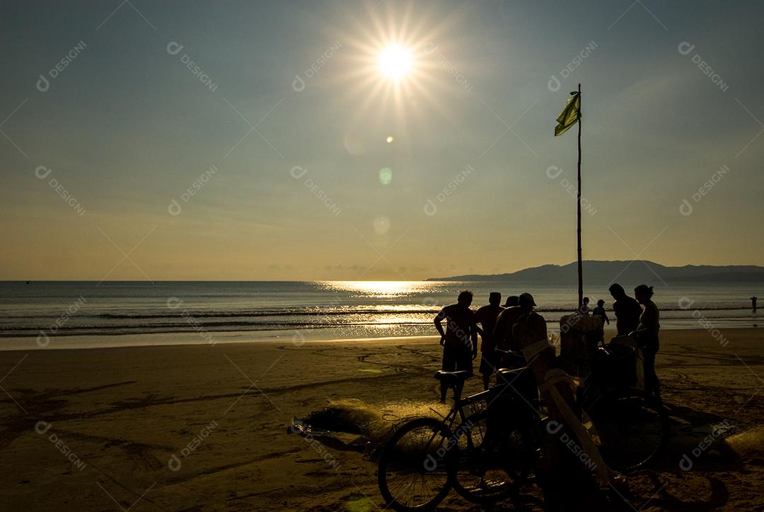 Paisagem pessoas sobre praia mar