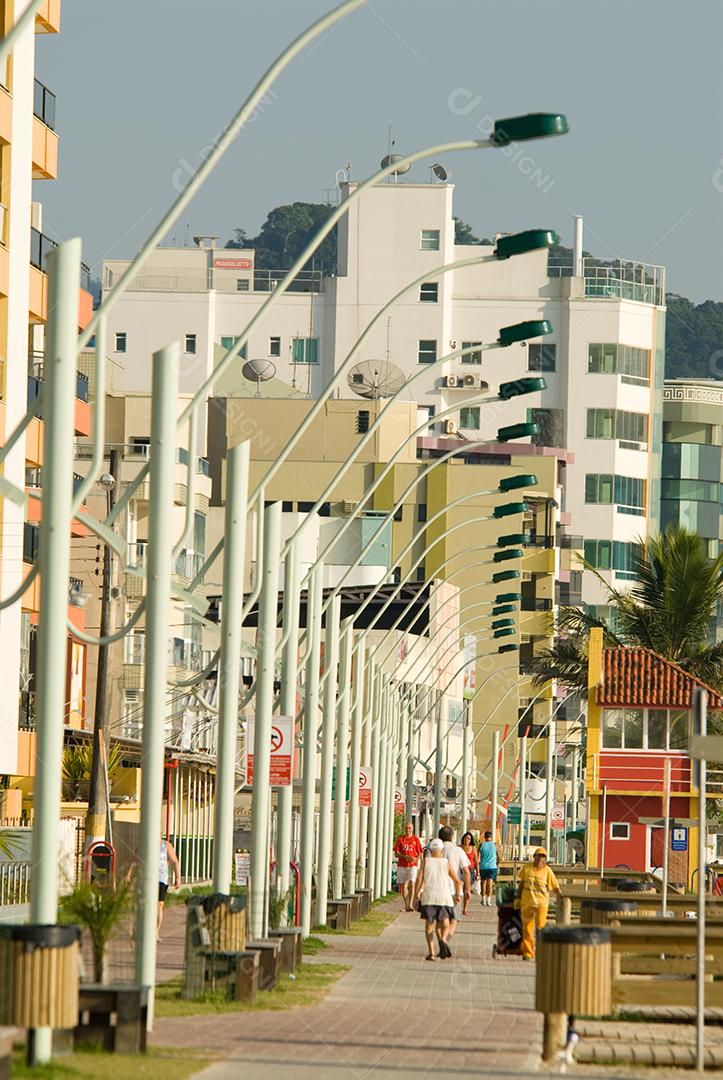 Paisagem pessoas sobre praia mar