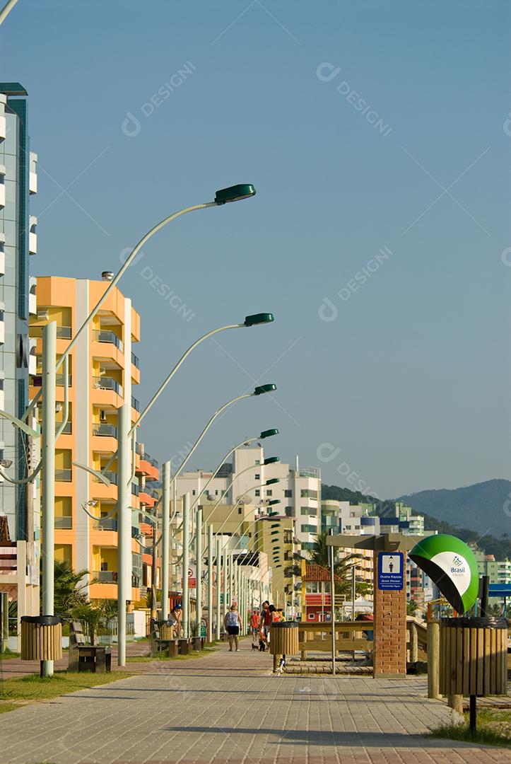 Paisagem pessoas sobre praia mar
