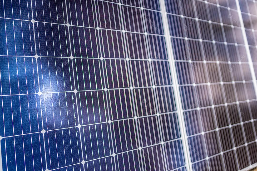 Painel solar e produção de energia solar.