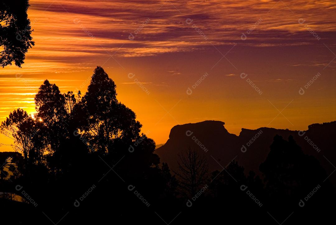 Paisagem por do sol montanhas