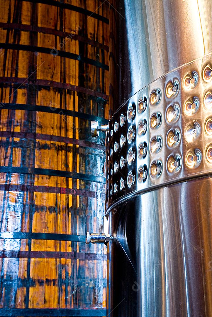 Armazenamento de vinho de aluminio