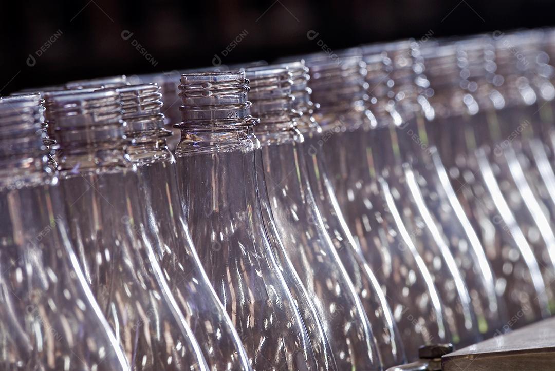 Várias Garrafa Vazia Transparente