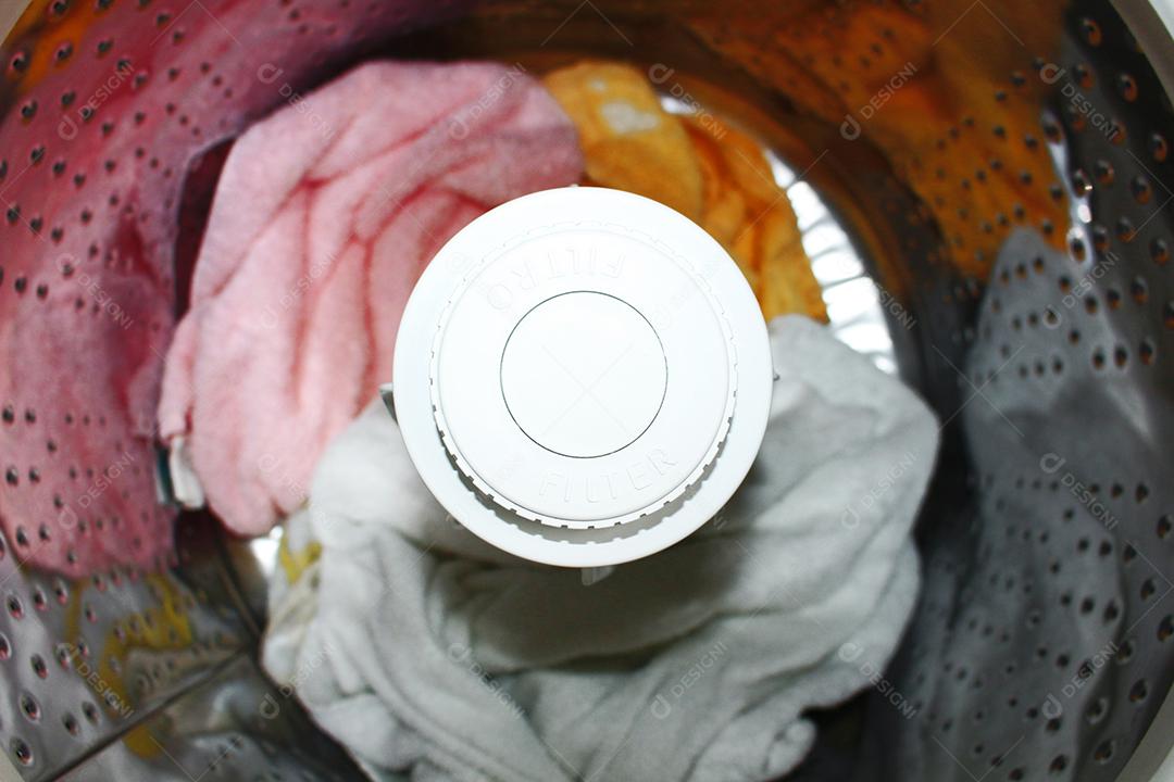 Maquina de lava lavando roupas lavadeiras mulher