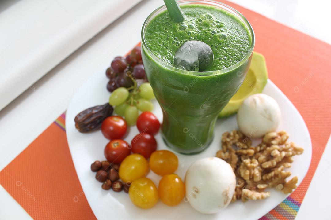Suco verde bebida alimentos frutas uvas