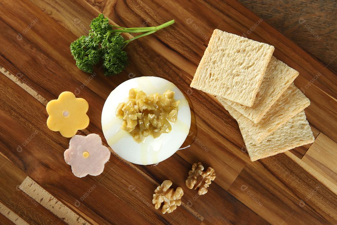 Burrata de queijo recheada com massa fresca de mussarela e fermentada