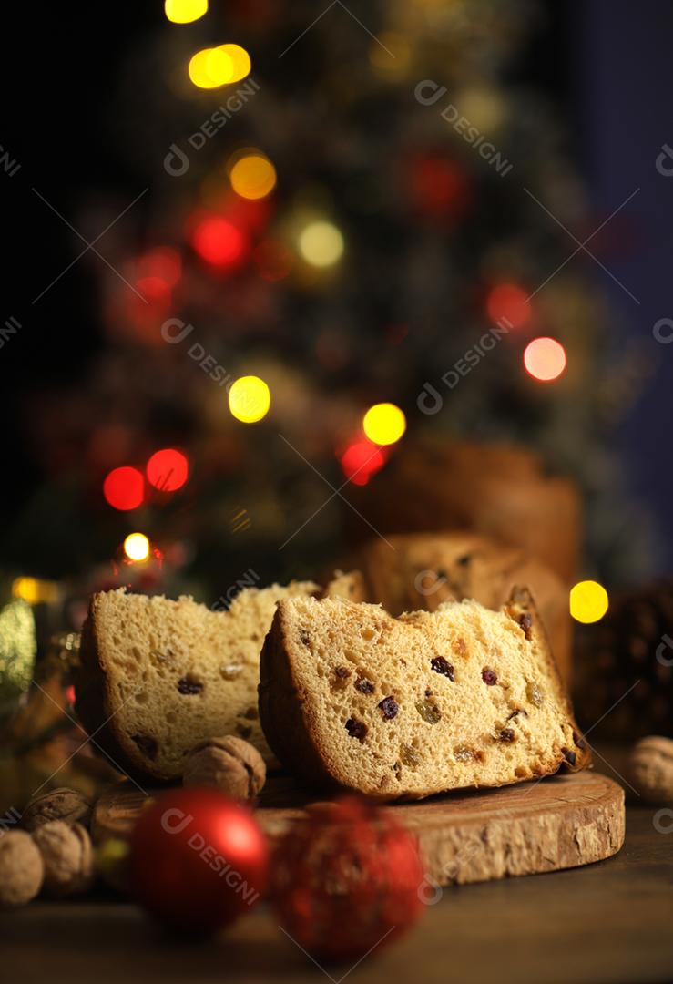 Deliciosa fatia de panetone com frutas cristalizadas