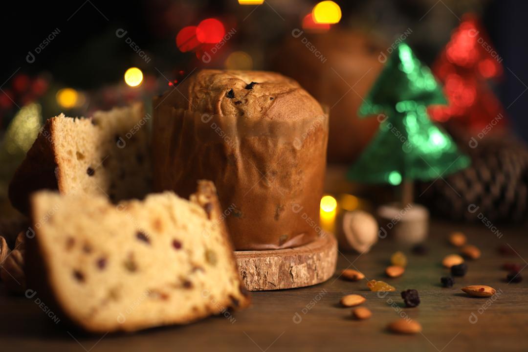 Deliciosa fatia de panetone com frutas cristalizadas