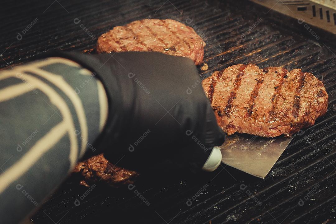 Carne de Hamburguer assada na grelha