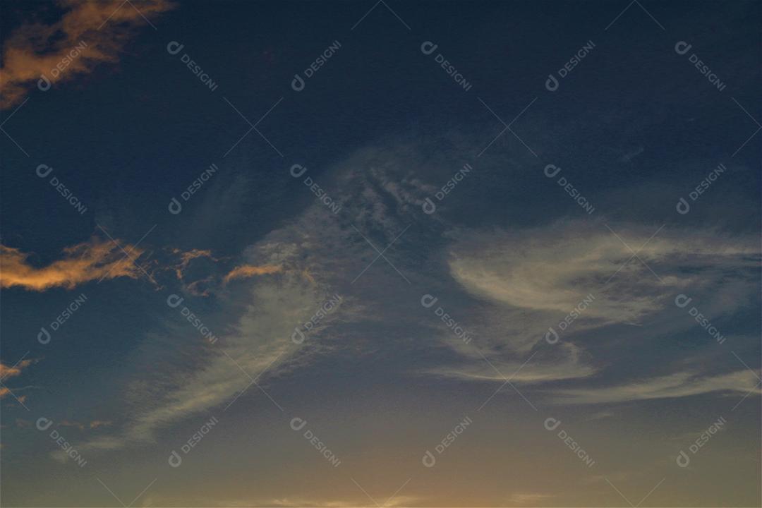 Céu nublado paisagem por do sol