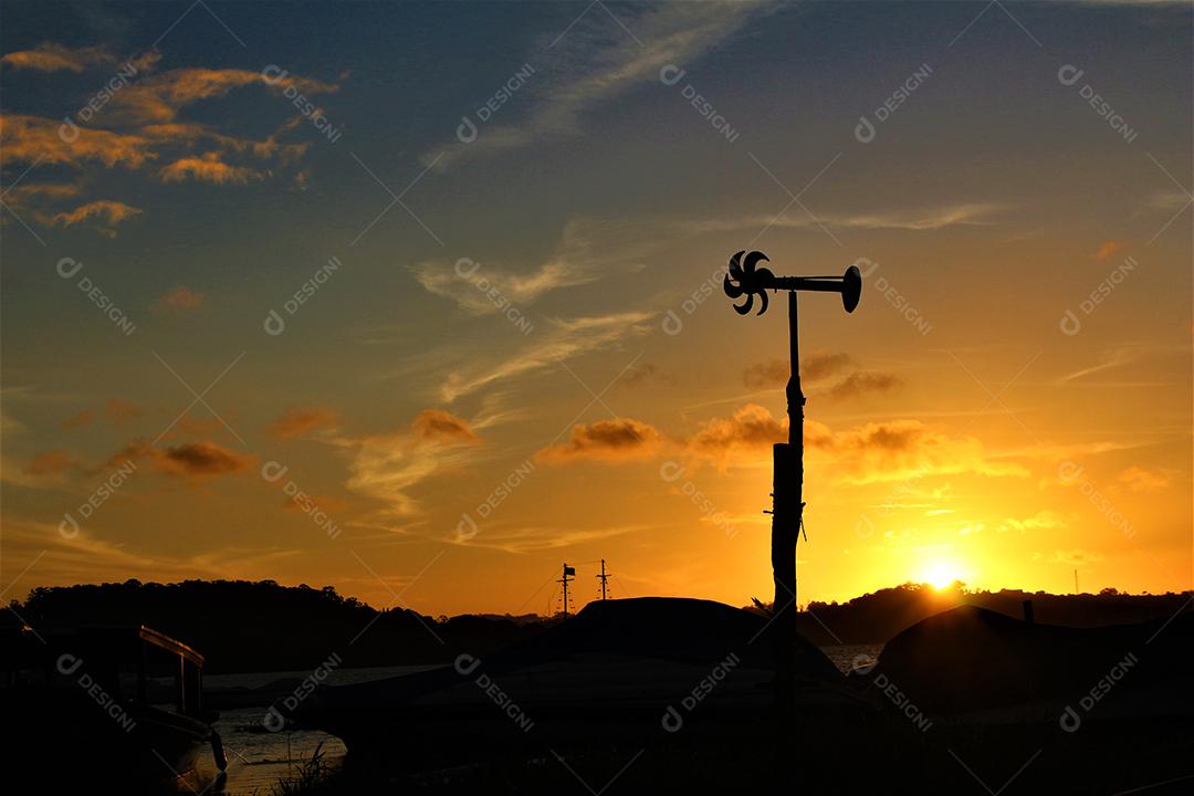 Céu nublado paisagem por do sol