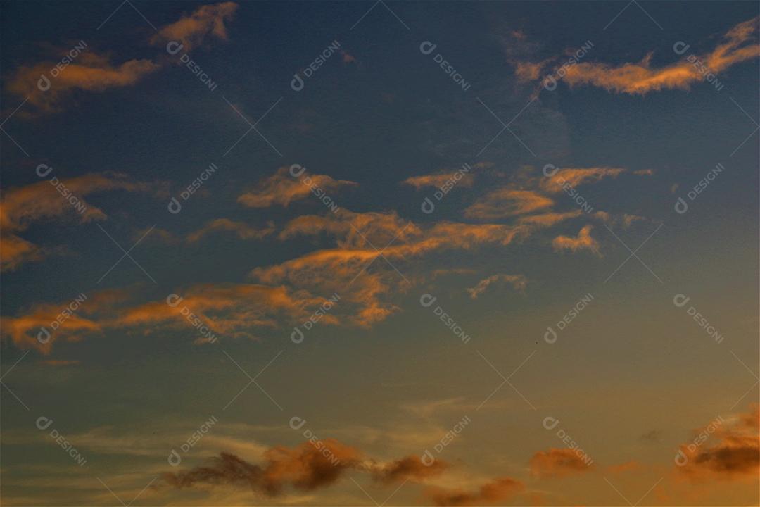 Céu nublado paisagem por do sol