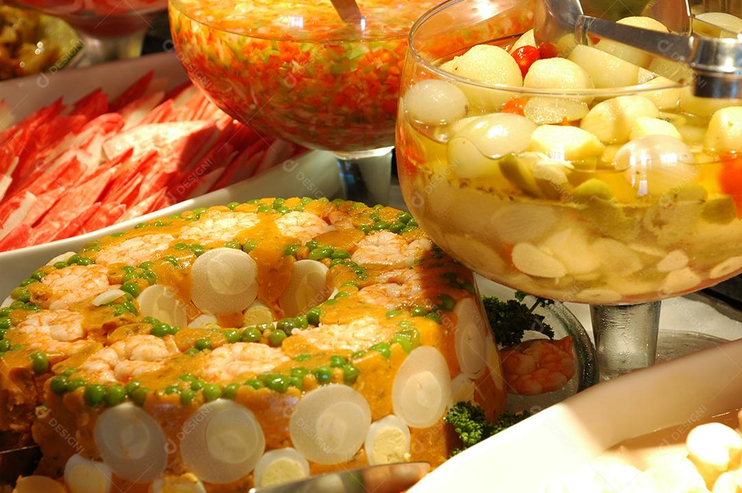 Comida sobre uma mesa de restaurante banquete