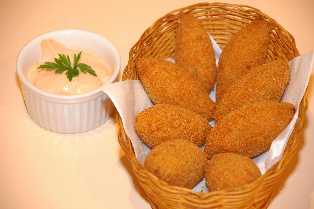 Quibe frito de arroz comida tipica arabe