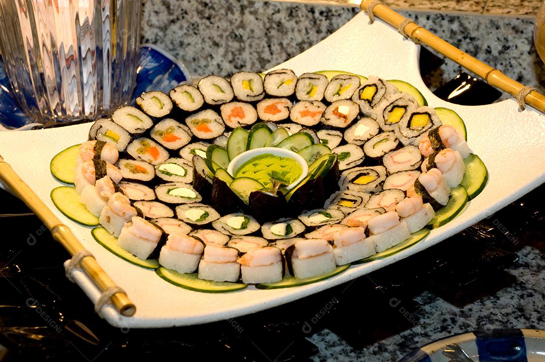 prato com suchi