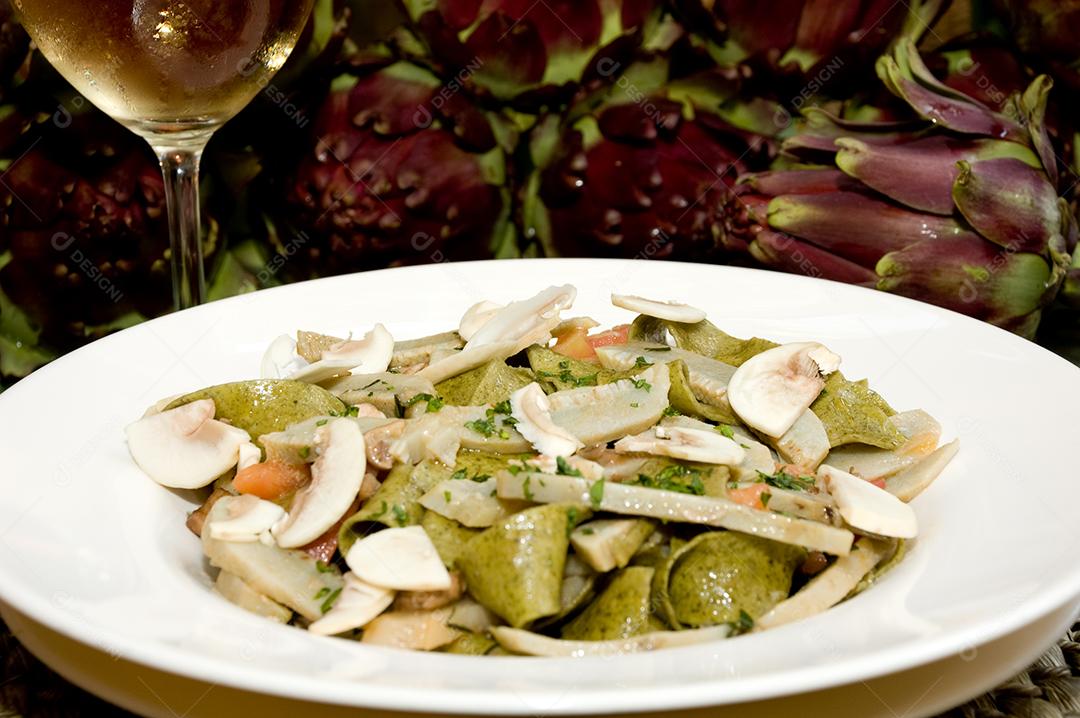 Alcachofra Plantas sobre prato