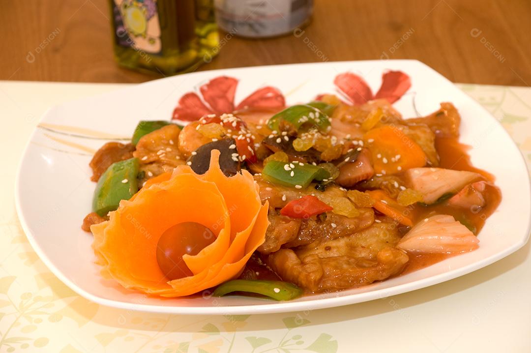 Prato de comida culinaria chinesa