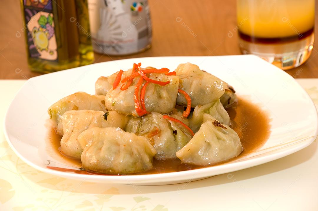 Guioza Prato branco comida restaurante