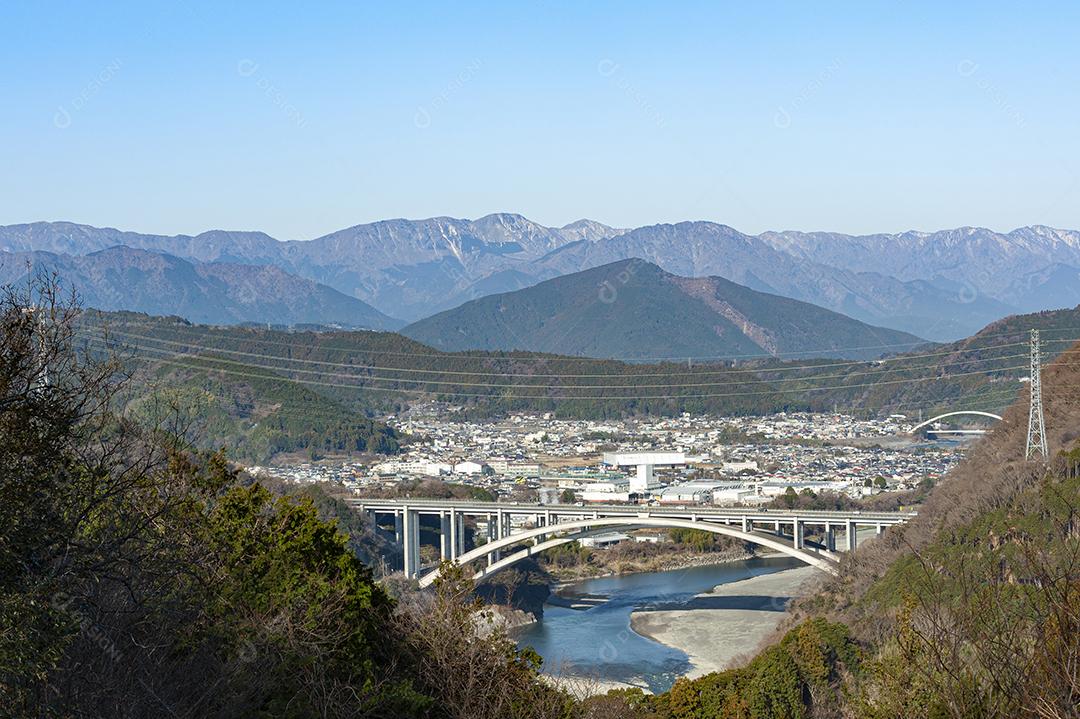 Bela vista aérea da vila de Fujikawa na cidade de Fuji, prefeitura de Shizuoka, Japão