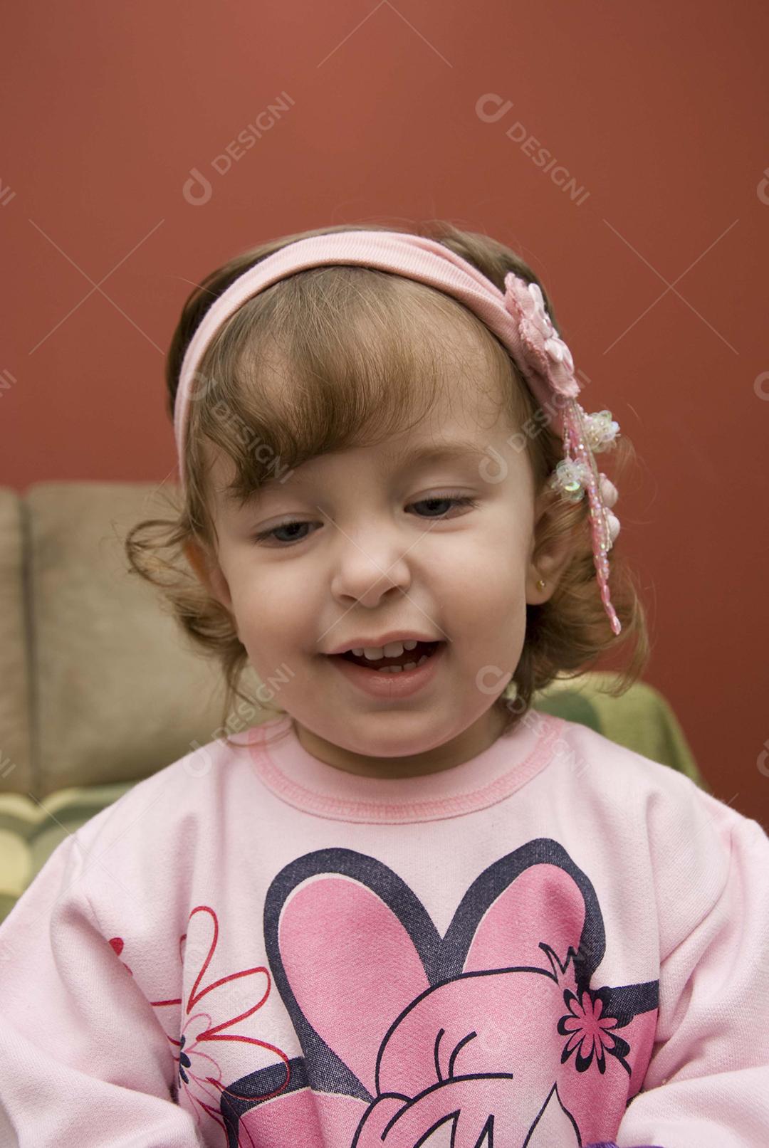 Criança Linda com olhos Azuis