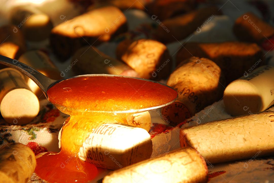 Rolhas de champanhe e vinho