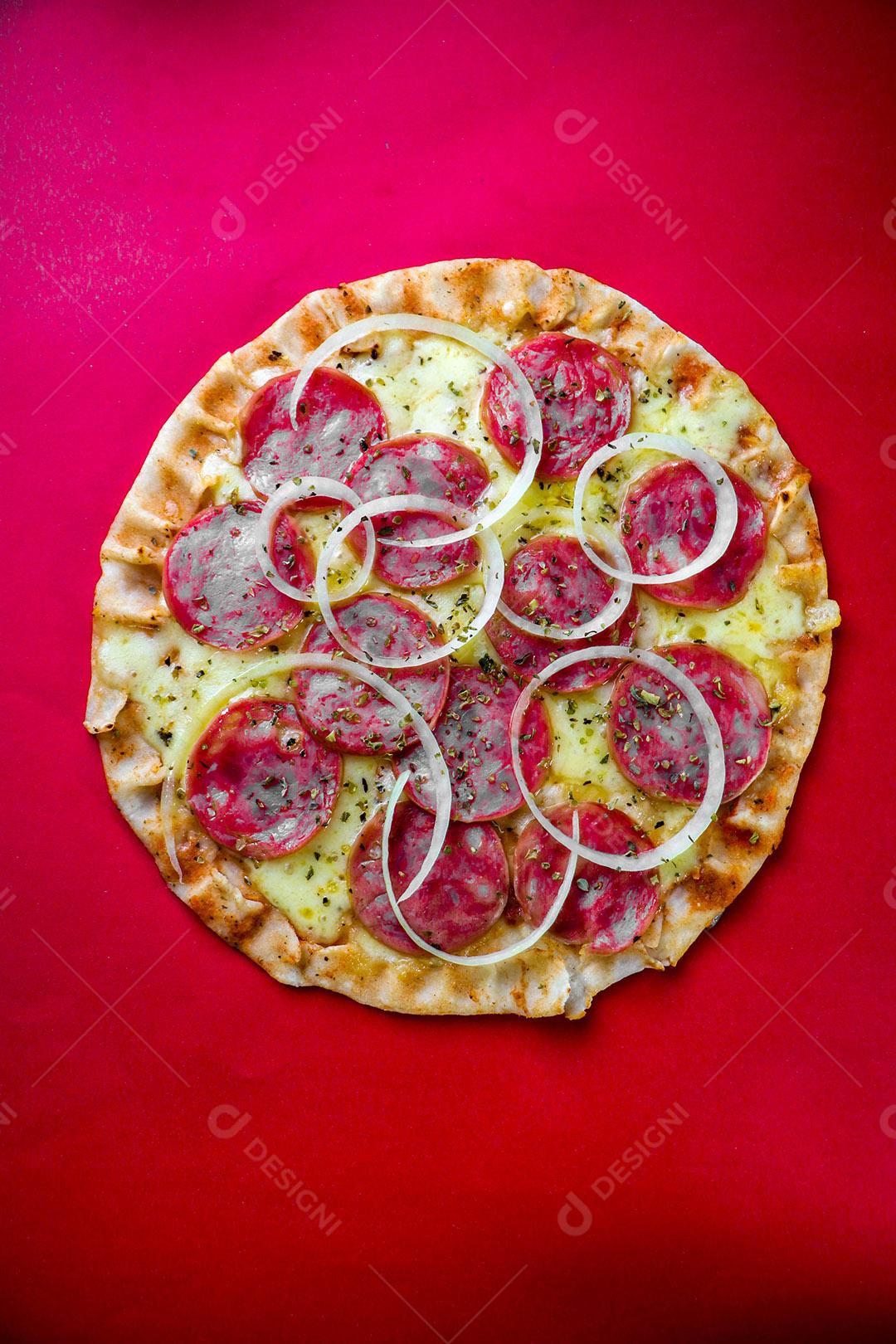 Comida Pizza pizzarias sobre fundo vermelho