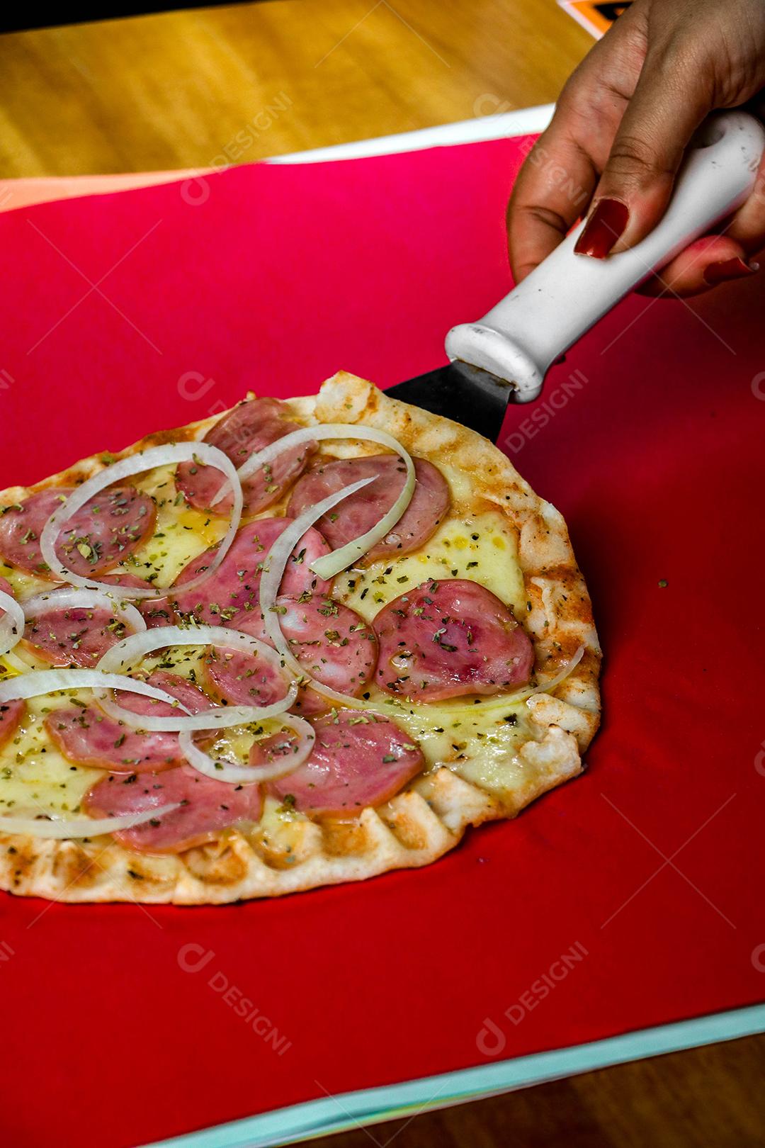 Comida Pizza pizzarias sobre fundo vermelho