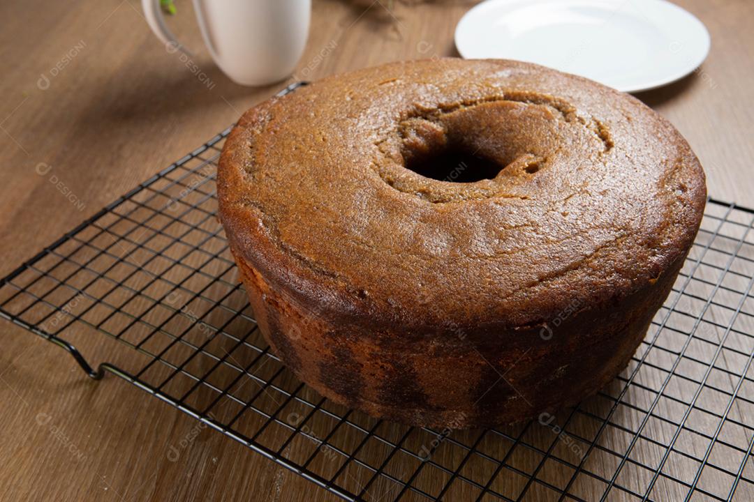 Bolo de milho brasileiro feito com um tipo de farinha de milho (Fuba). Com um