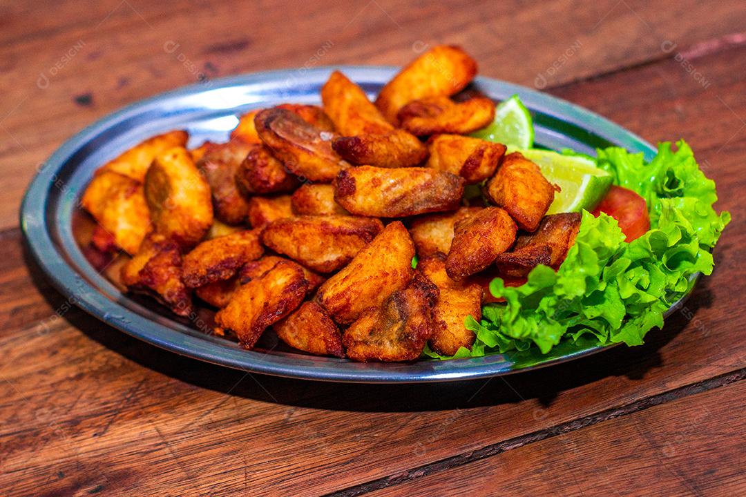 Petisco brasileiro carne de frango frito
