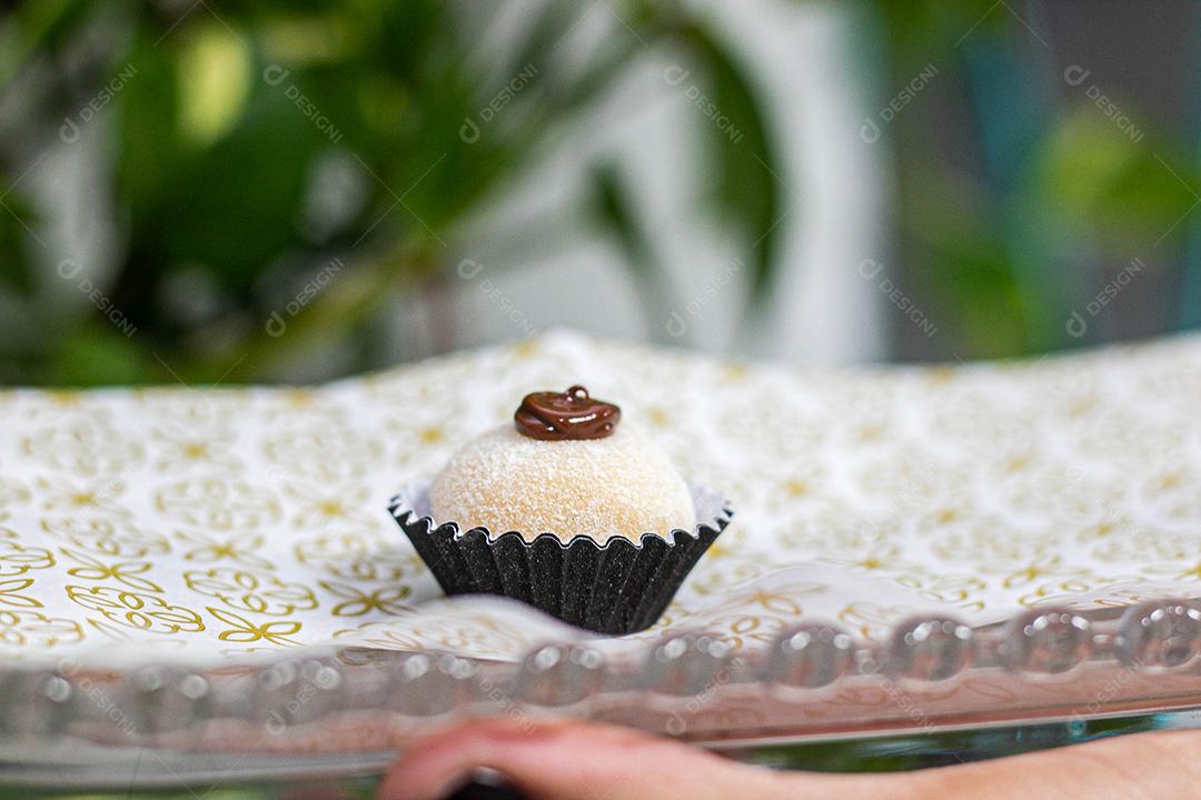 Brigadeiro Chocolate Branco na Forminha Preta