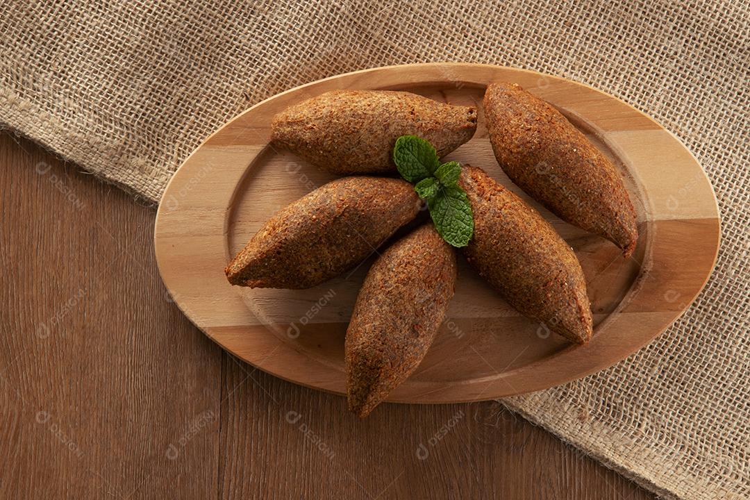 salgado imagem fotos kibe medio oriente picada carne frito tipico festa brasileira popular lanche prato limao