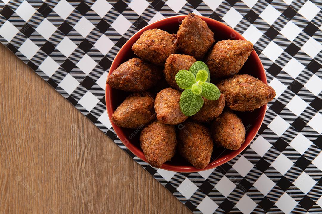 Kibe - Carne picada do Oriente Médio. Lanche frito um prato típico de festa popular brasileira