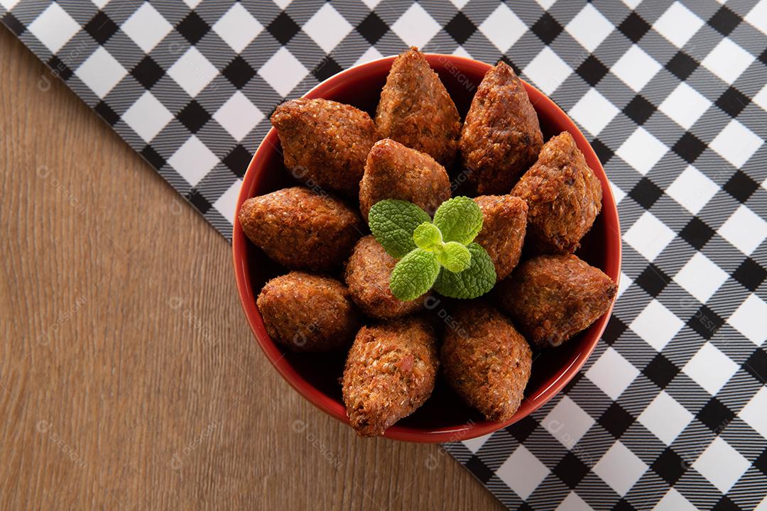 Kibe - Carne picada do Oriente Médio. Lanche frito um prato típico de festa popular brasileira