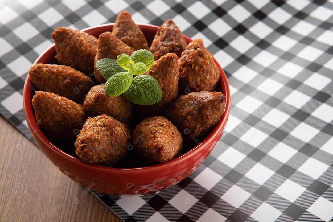 Kibe - Carne picada do Oriente Médio. Lanche frito um prato típico de festa popular brasileira
