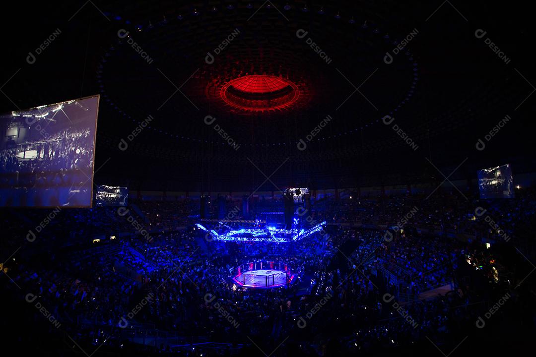 Noite de luta do UFC: Brunson vs. Machida. Octógono, ginásio do estádio.