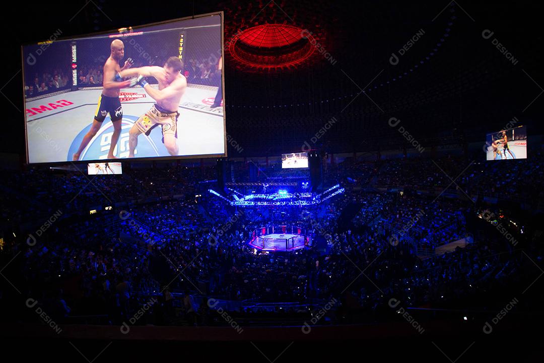 Noite de luta do UFC: Brunson vs. Machida. Octógono, ginásio do estádio.