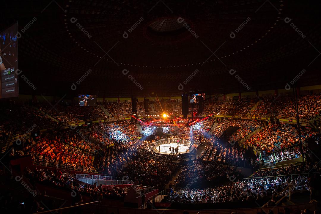 Noite de luta do UFC: Brunson vs. Machida. Octógono, ginásio do estádio.