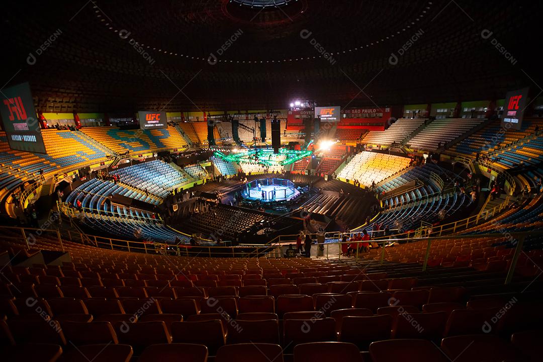 Noite de luta do UFC: Brunson vs. Machida. Octógono, ginásio do estádio.